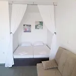 Cozy In Privlaka, 200m From The And Near Vir Island