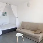 Cozy In Privlaka, 200m From The And Near Vir Island