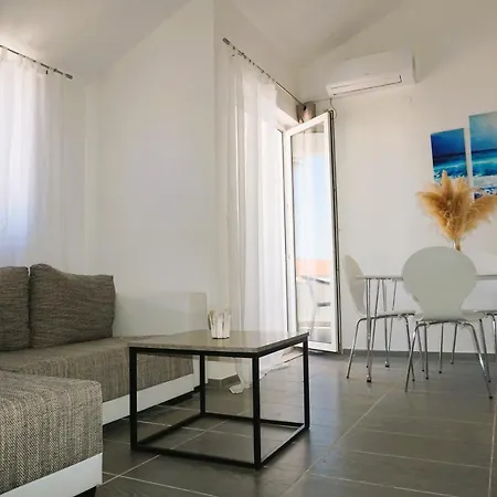 Daire Cozy In Privlaka, 200m From The And Near Vir Island *