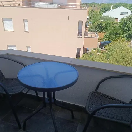 Daire Cozy In Privlaka, 200m From The And Near Vir Island *