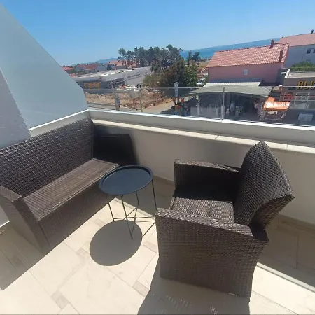 Daire Cozy In Privlaka, 200m From The And Near Vir Island *