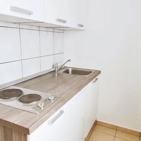 Daire Cozy In Privlaka, 200m From The And Near Vir Island *