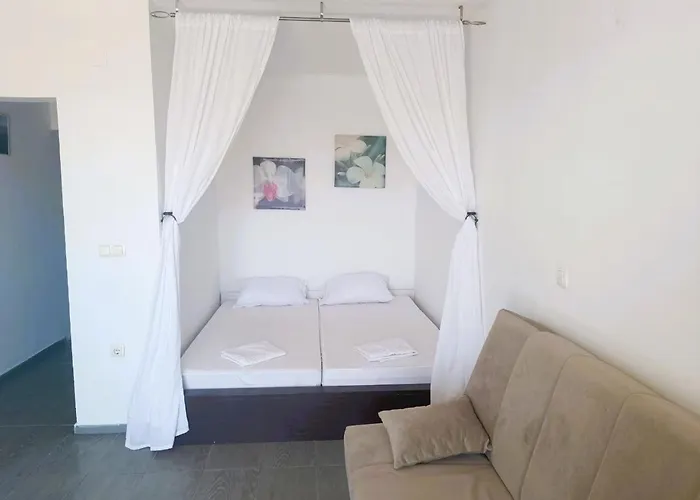 Cozy In Privlaka, 200m From The And Near Vir Island