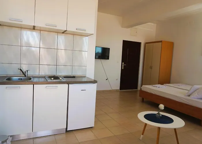 Cozy In Privlaka, 200m From The And Near Vir Island