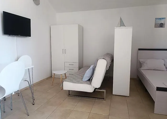 Cozy In Privlaka, 200m From The And Near Vir Island * 프리블라카