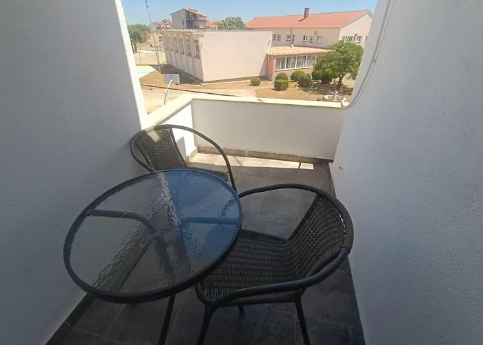 Cozy In Privlaka, 200m From The And Near Vir Island *