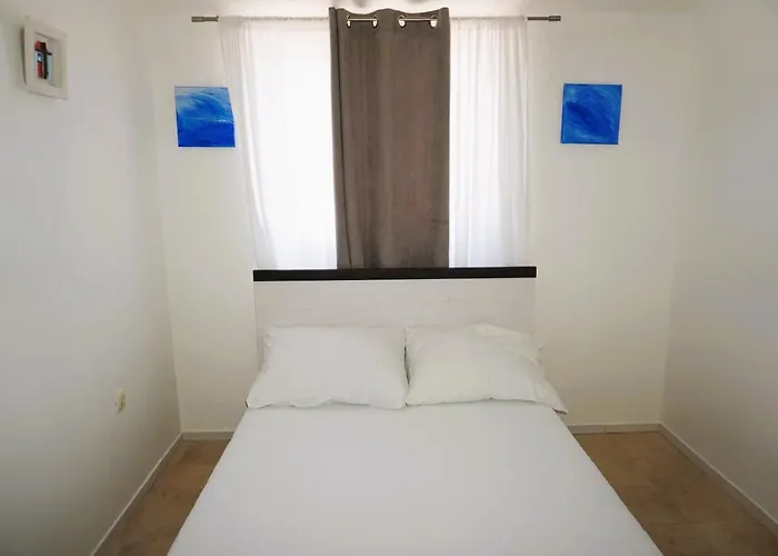아파트 Cozy In Privlaka, 200m From The And Near Vir Island