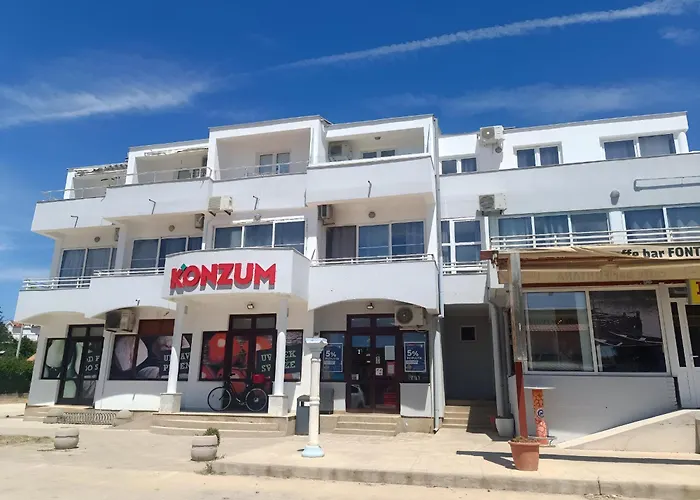 Cozy In Privlaka, 200m From The And Near Vir Island Apartamento